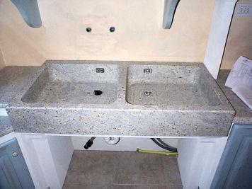 Lavello in granito a corpo avanzato