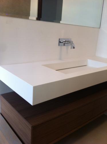 Top bagno in Corian DuPont