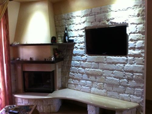 Rivestimento camino in Pietra di Trani