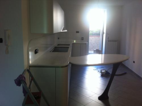 Top cucina in okite bianco assoluto